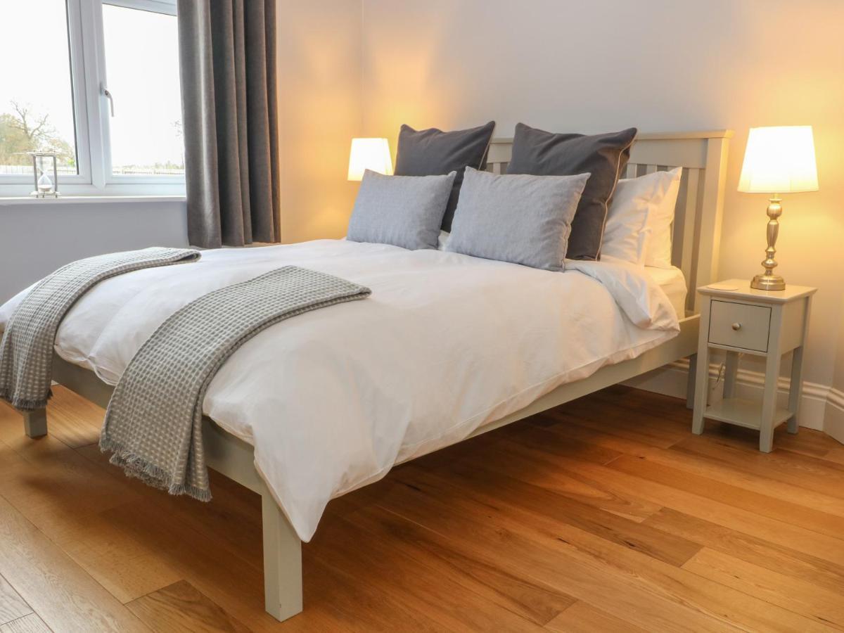 The Little Paddock Villa Malmesbury Bagian luar foto